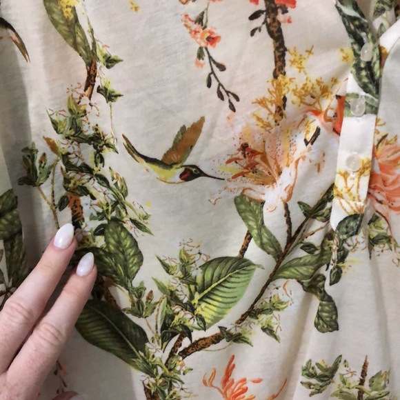 Lightweight hummingbird botanical shirt - Picture 2 of 4